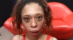 Horny budak sekolah melayu seks Marina Angel menikmati rawatan muka yang besar