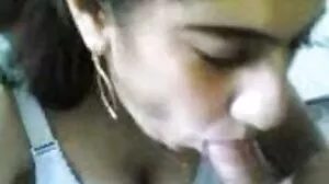 Payudara besar Megan Salinas merangkap muka budak tunjuk tetek
