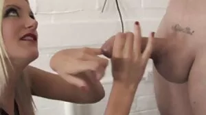 George ialah seorang pesara tua budak tunjuk tetek yang suka merasai bahang di...