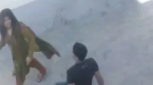 Ibu tirinya Joanna suka membual tentang kemahiran video lucah budak kecil handjob dan blowjobnya yang mengagumkan
