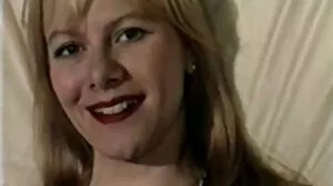 Latina Mia Hurley berjalan dengan air mani di muka video lucah budak budak