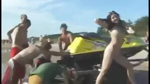 Terangsang video kena jolok hottie blowbangs ayam sabung