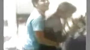 Remaja si rambut coklat diikat video lucah melayu sekolah dan meniduri anjing