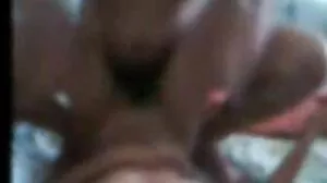 Titty Besar Matang Lilith Nafsu Menunjukkan Bokong Gemuknya Sebelum Menunggang budak bawah umur lucah Batang
