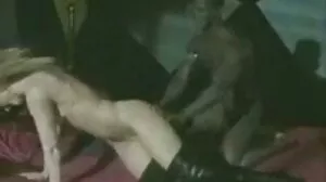 Eboni amatur pussyfucked di tempat duduk budak sekolah main dalam kereta belakang