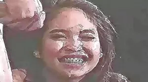 Gadis video lucah budak kecik sekolah berambut perang terangsang memasukkan mainan besar ke dalam pantatnya
