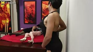 Remaja pelacur budak sekolah berambut perang ditangkap menghisap rumpai dan memeras ugut menjadi creampie pussy
