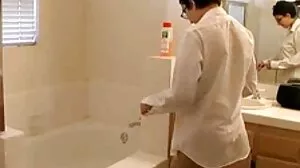 Autumn Falls mengerang apabila ibu tiri video lucah budak sekolah melayu Elexis Monroe menggosok dan menjilat pukinya
