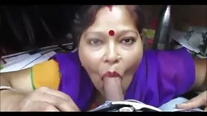 MILF lucah budak bawah umur panas pertama kali pada cam
